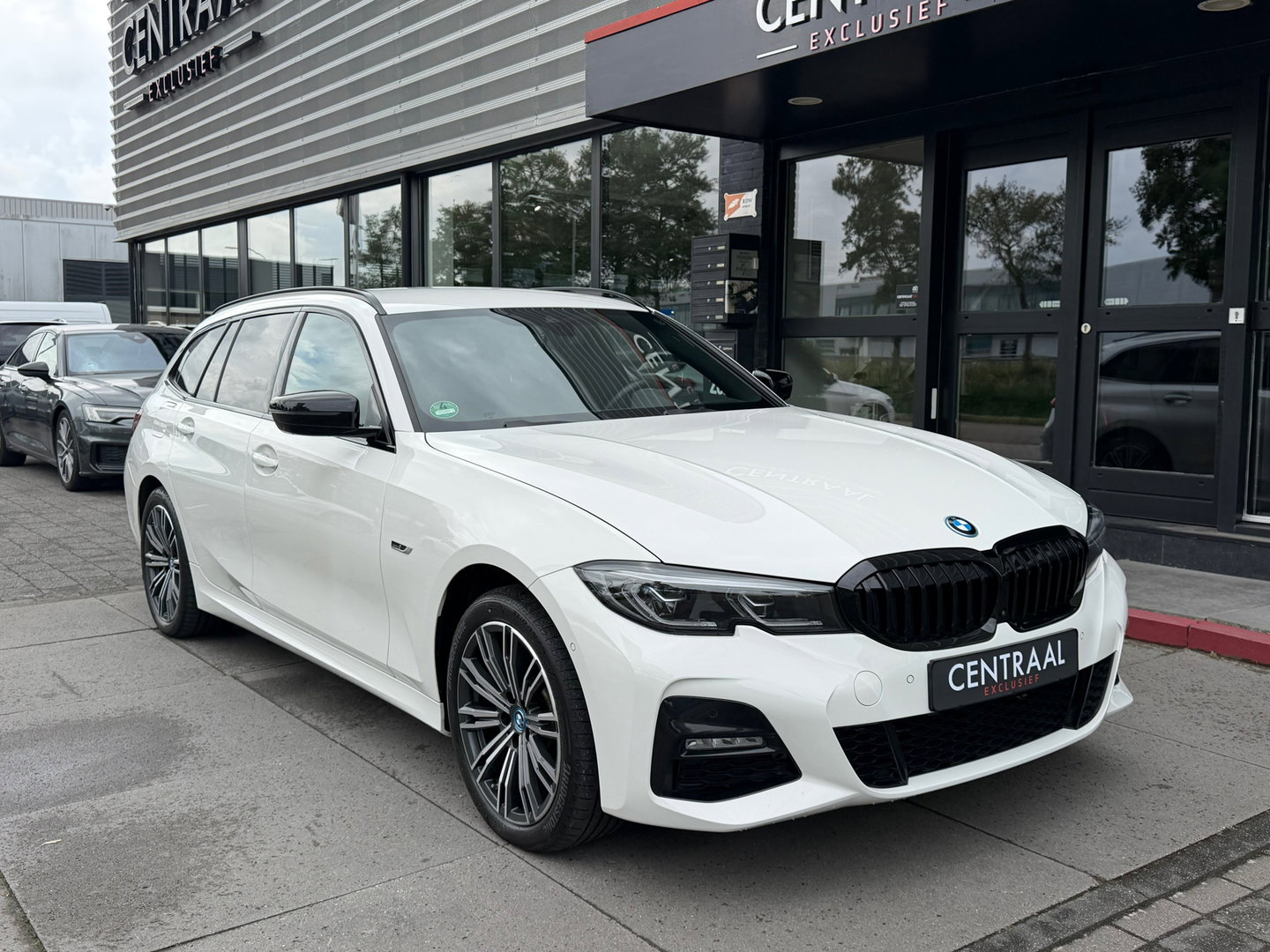 BMW 3 Serie Touring 320e xDrive M-Sport High Exe 205PK|ACC|Keyless|Carplay|Laser-Lights|Camera|