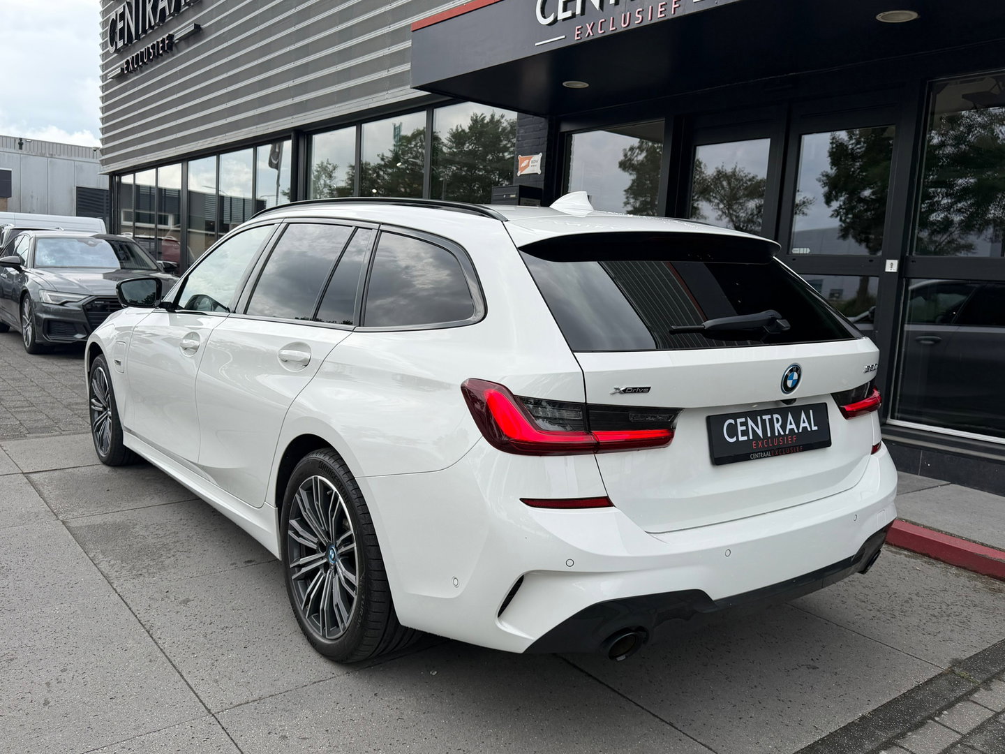 BMW 3 Serie Touring 320e xDrive M-Sport High Exe 205PK|ACC|Keyless|Carplay|Laser-Lights|Camera|