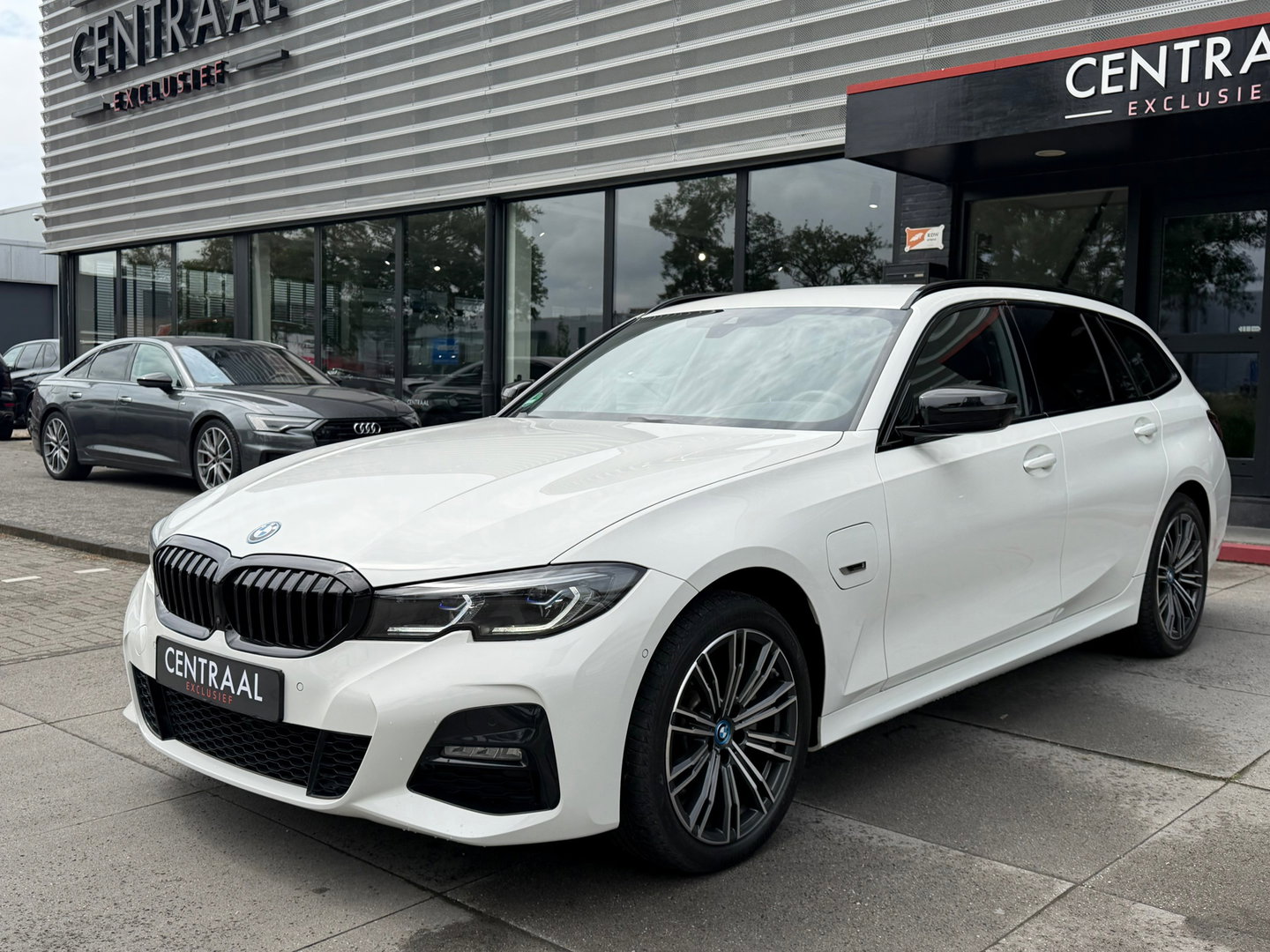 BMW 3 Serie Touring 320e xDrive M-Sport High Exe 205PK|ACC|Keyless|Carplay|Laser-Lights|Camera|