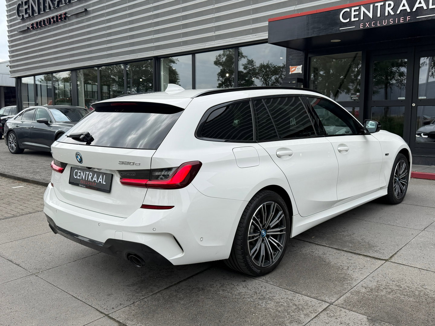 BMW 3 Serie Touring 320e xDrive M-Sport High Exe 205PK|ACC|Keyless|Carplay|Laser-Lights|Camera|