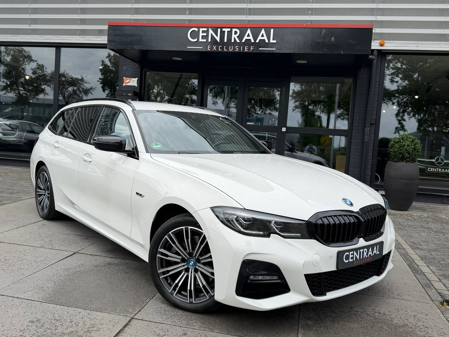 BMW 3 Serie Touring 320e xDrive M-Sport High Exe 205PK|ACC|Keyless|Carplay|Laser-Lights|Camera|