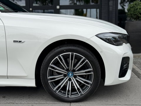 BMW 3 Serie Touring 320e xDrive M-Sport High Exe 205PK|ACC|Keyless|Carplay|Laser-Lights|Camera|