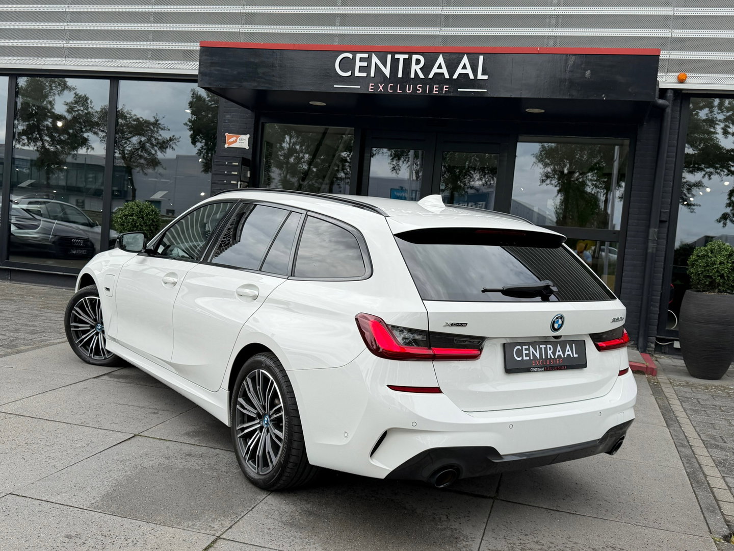 BMW 3 Serie Touring 320e xDrive M-Sport High Exe 205PK|ACC|Keyless|Carplay|Laser-Lights|Camera|