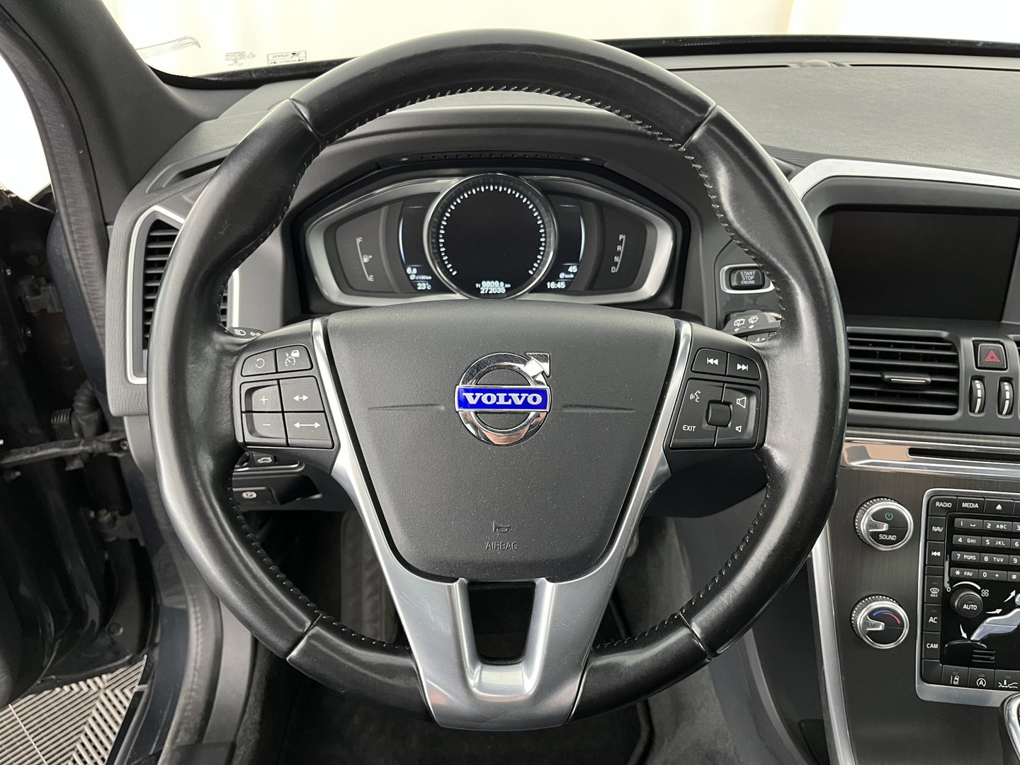 Volvo XC60 2.0 D4 FWD Summum Aut. *PANO | LEATHER | XENON | BLIS | MEMORY-PACK | CAMERA | SPORTSEATS | LANE-ASSIST |  ADAPTIVE-CRUISE | NAVI-FULLMAP | ECC | PDC | TOWBAR | 18''ALU *