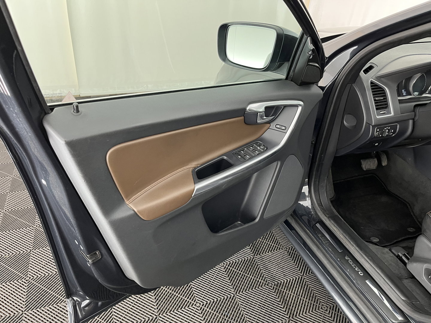 Volvo XC60 2.0 D4 FWD Summum Aut. *PANO | LEATHER | XENON | BLIS | MEMORY-PACK | CAMERA | SPORTSEATS | LANE-ASSIST |  ADAPTIVE-CRUISE | NAVI-FULLMAP | ECC | PDC | TOWBAR | 18''ALU *