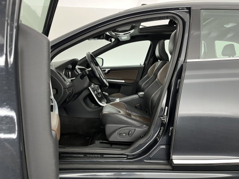 Volvo XC60 2.0 D4 FWD Summum Aut. *PANO | LEATHER | XENON | BLIS | MEMORY-PACK | CAMERA | SPORTSEATS | LANE-ASSIST |  ADAPTIVE-CRUISE | NAVI-FULLMAP | ECC | PDC | TOWBAR | 18''ALU *