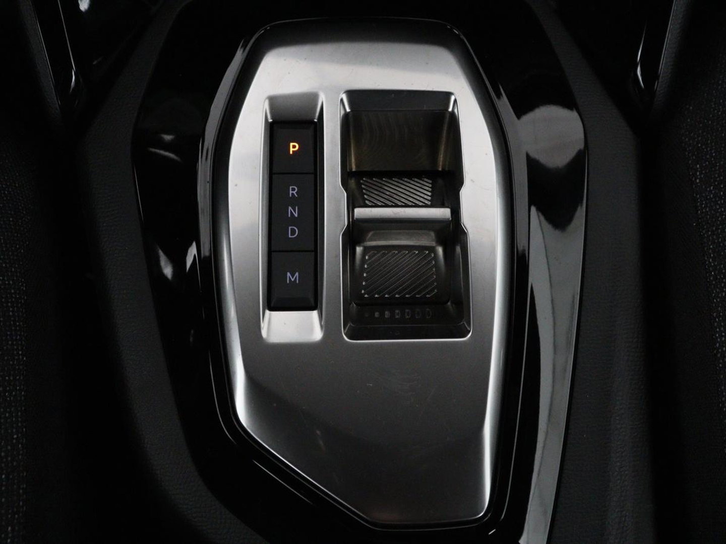 Peugeot 2008 1.2 Hybrid 136 Style | Automaat | Carplay | Climate control | Parkeerhulp | Full LED | Cruise control | Bluetooth