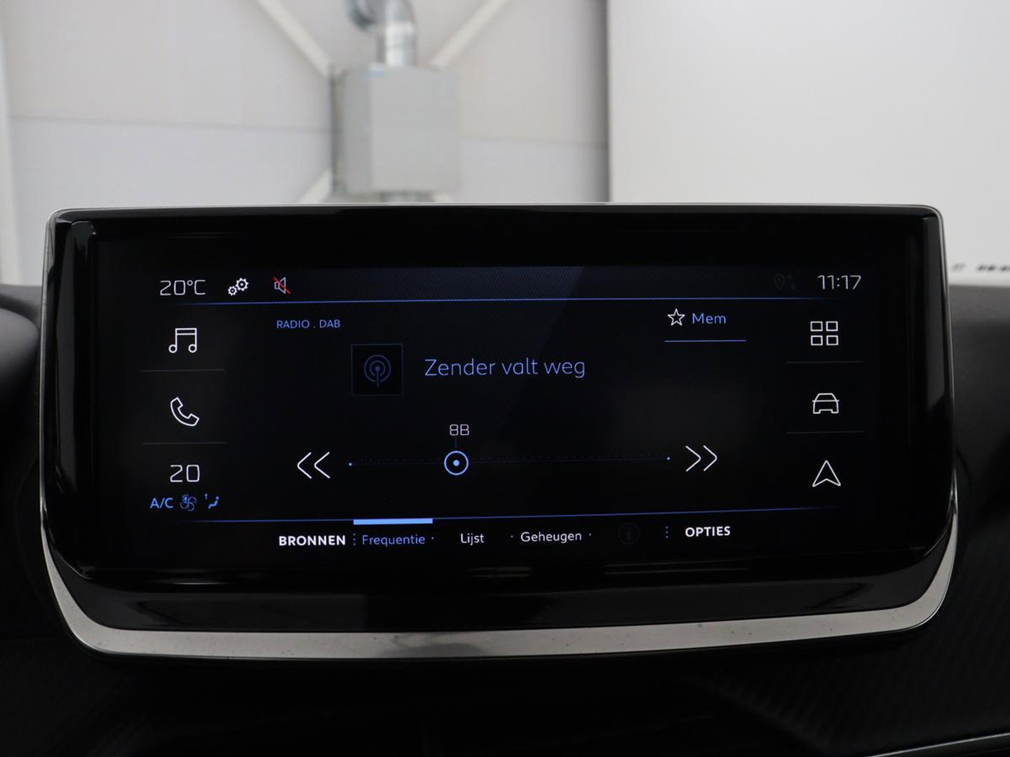 Peugeot 2008 1.2 Hybrid 136 Style | Automaat | Carplay | Climate control | Parkeerhulp | Full LED | Cruise control | Bluetooth