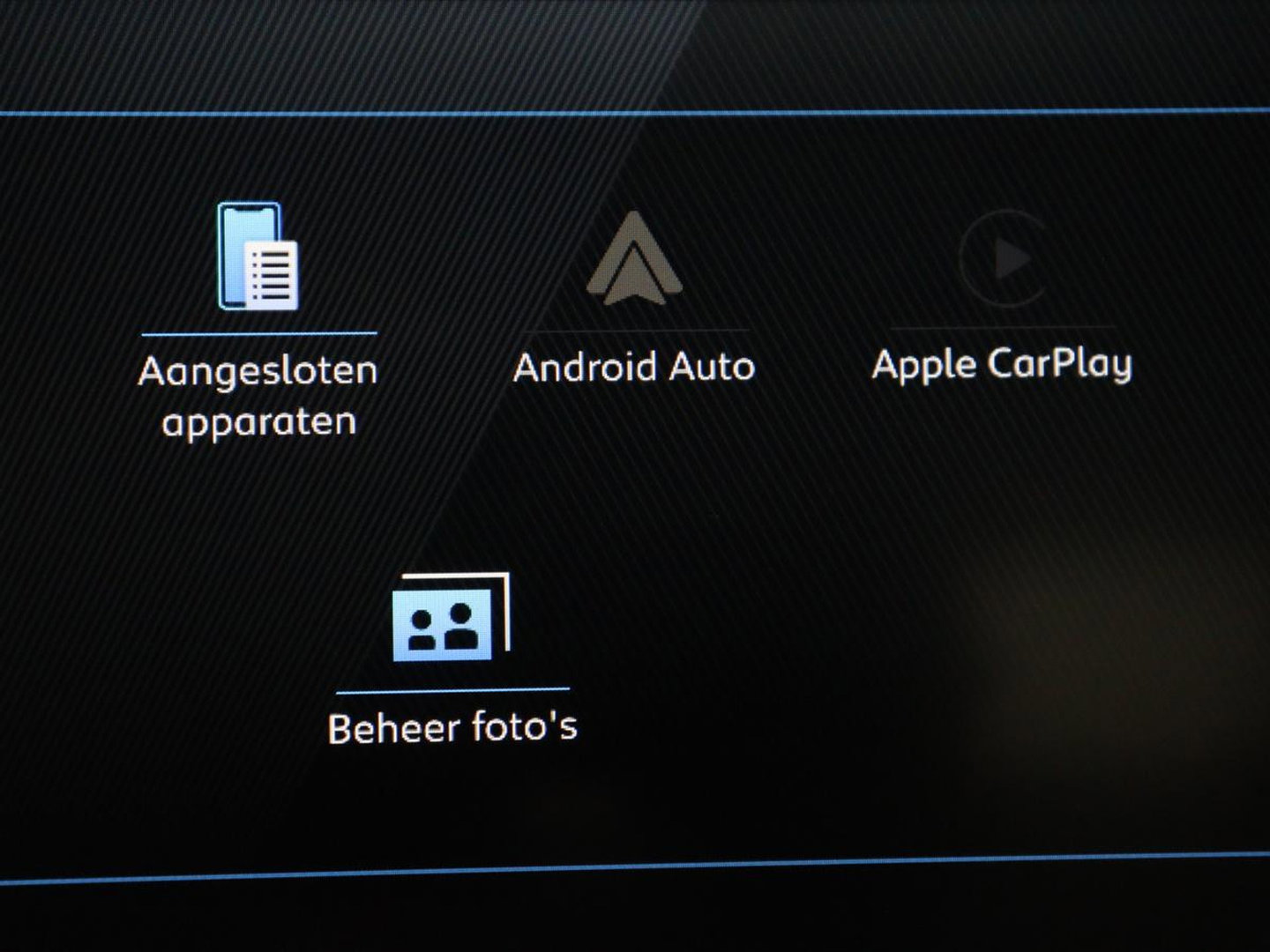 Peugeot 2008 1.2 Hybrid 136 Style | Automaat | Carplay | Climate control | Parkeerhulp | Full LED | Cruise control | Bluetooth