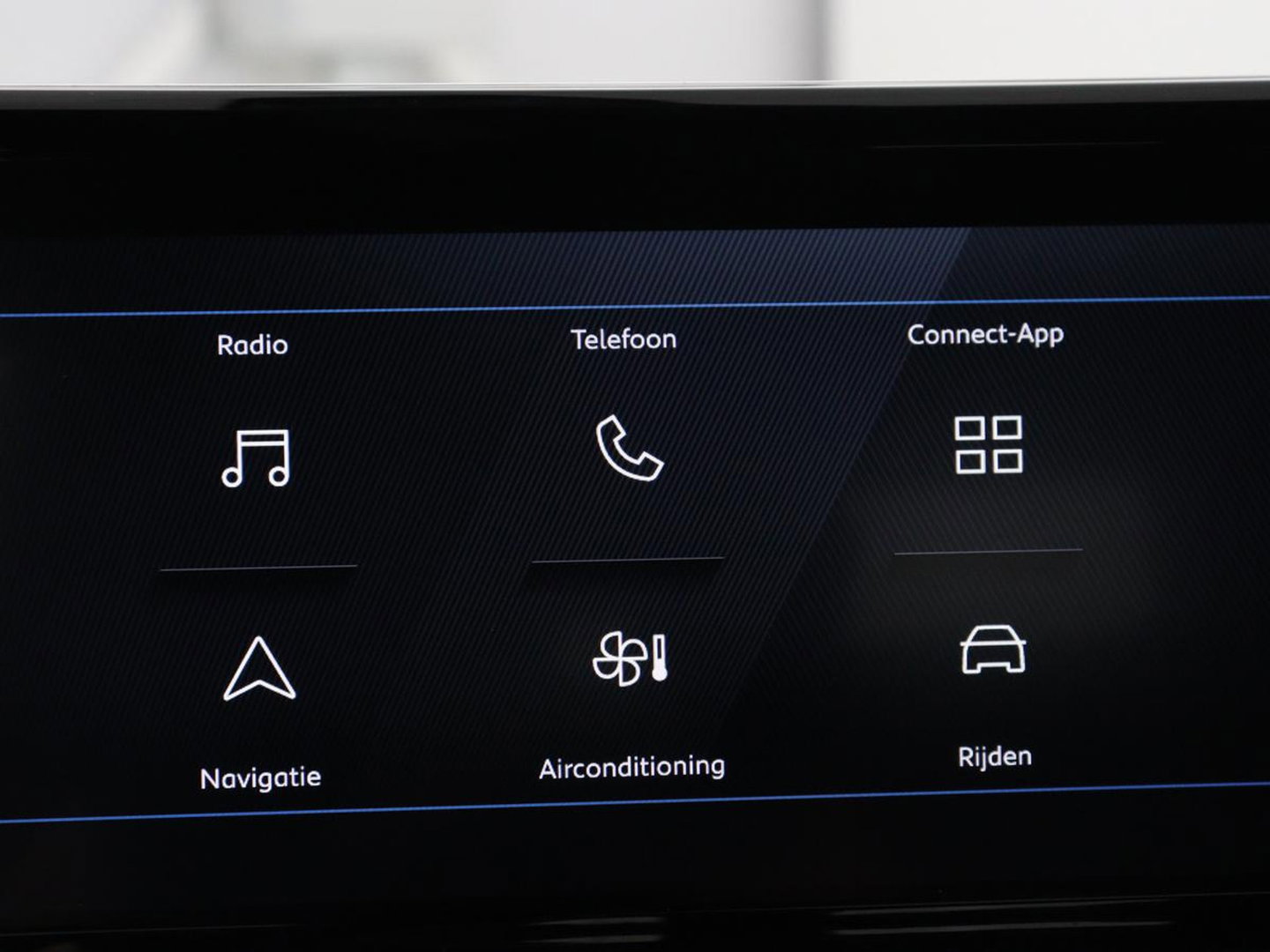 Peugeot 2008 1.2 Hybrid 136 Style | Automaat | Carplay | Climate control | Parkeerhulp | Full LED | Cruise control | Bluetooth