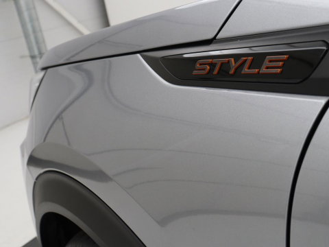 Peugeot 2008 1.2 Hybrid 136 Style | Automaat | Carplay | Climate control | Parkeerhulp | Full LED | Cruise control | Bluetooth