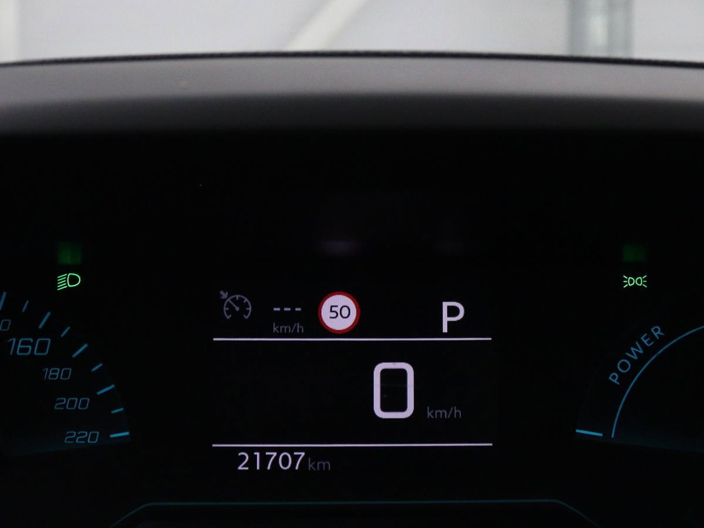 Peugeot 2008 1.2 Hybrid 136 Style | Automaat | Carplay | Climate control | Parkeerhulp | Full LED | Cruise control | Bluetooth
