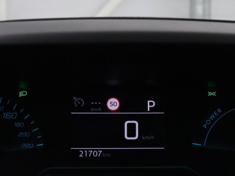 Peugeot 2008 1.2 Hybrid 136 Style | Automaat | Carplay | Climate control | Parkeerhulp | Full LED | Cruise control | Bluetooth