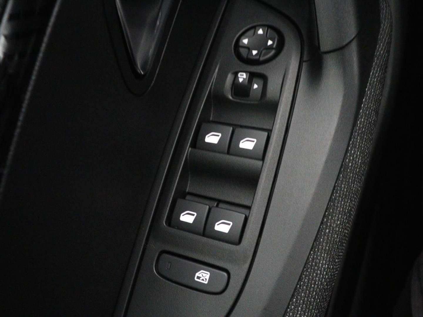 Peugeot 2008 1.2 Hybrid 136 Style | Automaat | Carplay | Climate control | Parkeerhulp | Full LED | Cruise control | Bluetooth