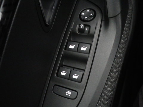 Peugeot 2008 1.2 Hybrid 136 Style | Automaat | Carplay | Climate control | Parkeerhulp | Full LED | Cruise control | Bluetooth