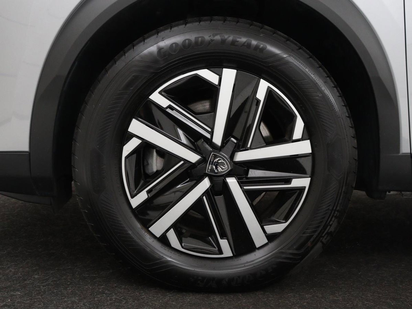 Peugeot 2008 1.2 Hybrid 136 Style | Automaat | Carplay | Climate control | Parkeerhulp | Full LED | Cruise control | Bluetooth