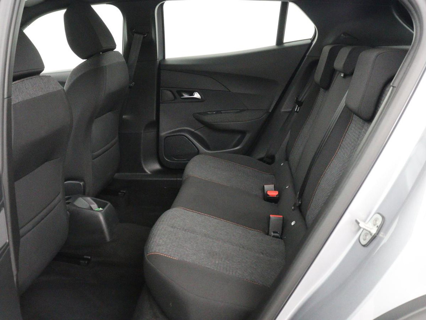 Peugeot 2008 1.2 Hybrid 136 Style | Automaat | Carplay | Climate control | Parkeerhulp | Full LED | Cruise control | Bluetooth