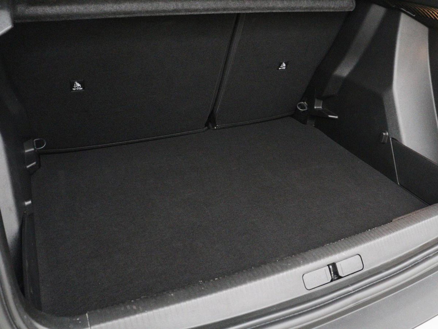 Peugeot 2008 1.2 Hybrid 136 Style | Automaat | Carplay | Climate control | Parkeerhulp | Full LED | Cruise control | Bluetooth