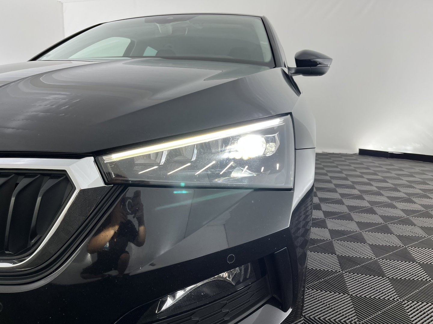 Škoda Scala 1.0 TSI Business Edition (INCL-BTW) Aut. *FULL-LED | DIGI-COCKPIT | HEATED-COMFORTSEATS | CARPLAY | LANE-ASSIST | NAVI-FULLMAP | ECC | PRIVACY-GLASS | PDC | AMUNDSEN-AUDIO | CRUISE | 18''ALU*