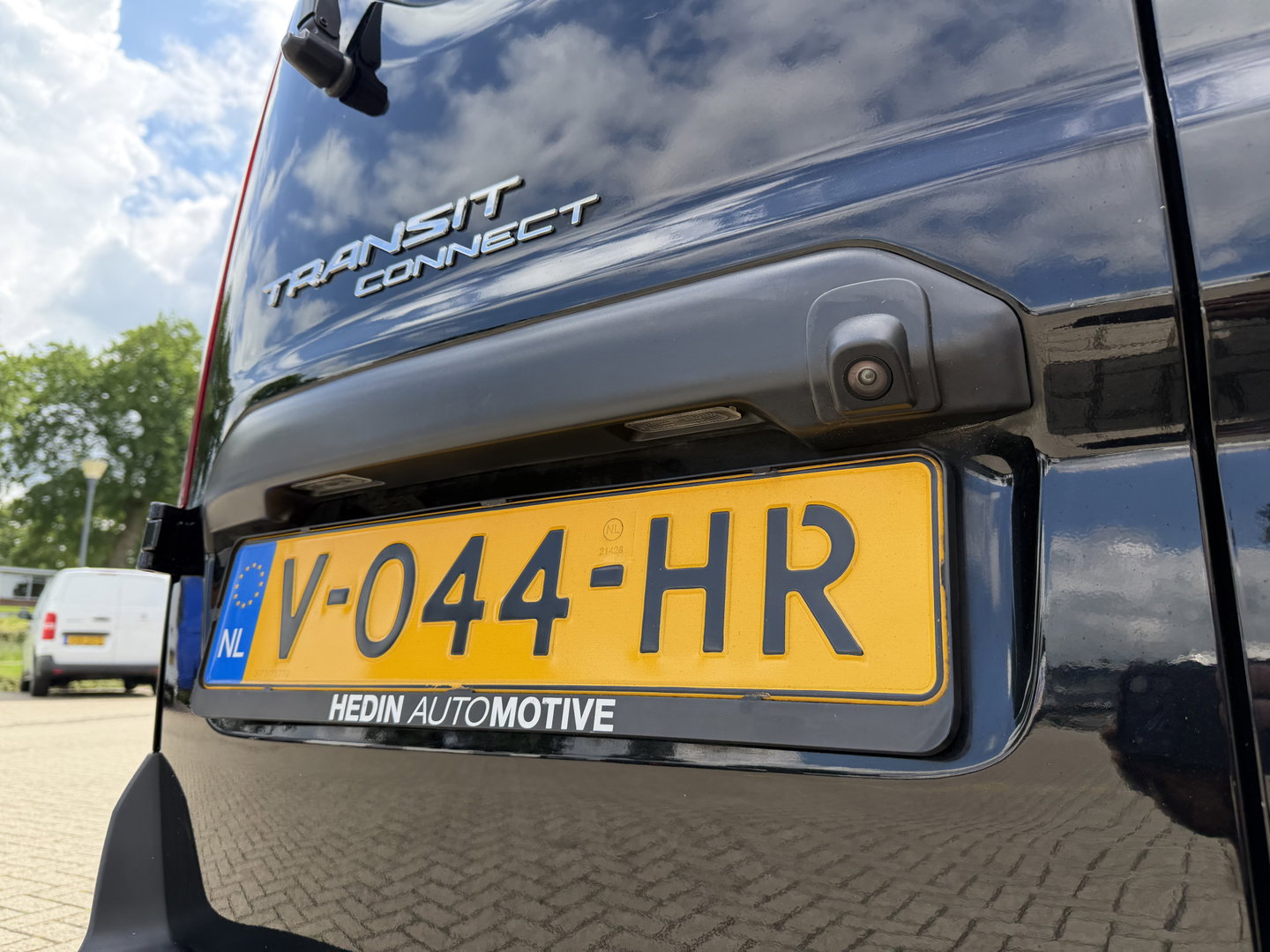 Ford Transit Connect 1.5 TDCI L2 automaat Trend HP / euro 6 / bpm vrij / vaste prijs rijklaar € 10.950 ex btw / lease vanaf € 185 / trekhaak / camera / navigatie / airco / cruise / ingerichte laadruimte