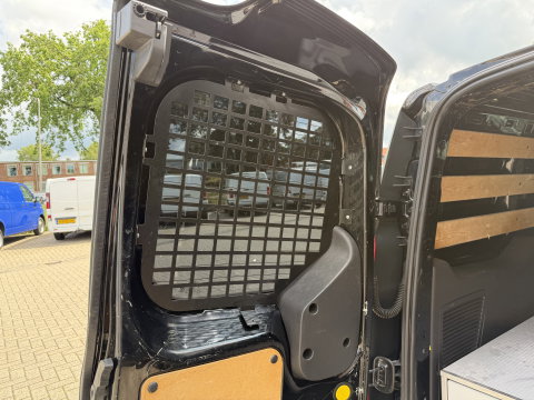 Ford Transit Connect 1.5 TDCI L2 automaat Trend HP / euro 6 / bpm vrij / vaste prijs rijklaar € 10.950 ex btw / lease vanaf € 185 / trekhaak / camera / navigatie / airco / cruise / ingerichte laadruimte