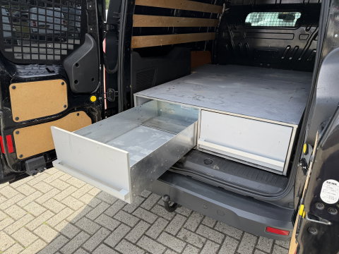 Ford Transit Connect 1.5 TDCI L2 automaat Trend HP / euro 6 / bpm vrij / vaste prijs rijklaar € 10.950 ex btw / lease vanaf € 185 / trekhaak / camera / navigatie / airco / cruise / ingerichte laadruimte