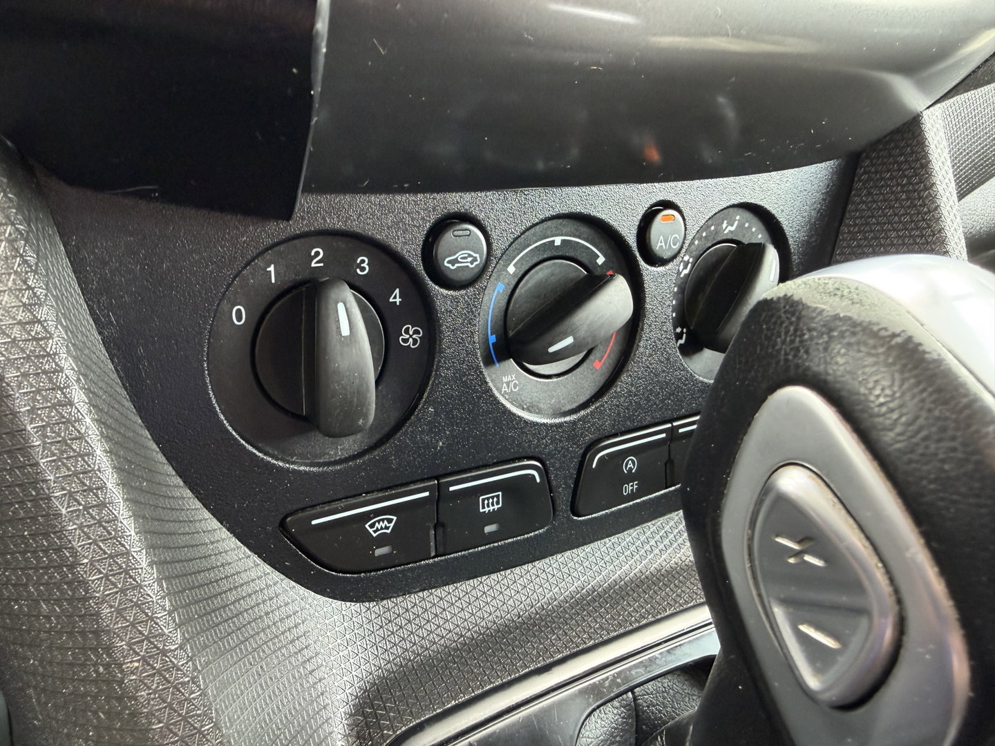 Ford Transit Connect 1.5 TDCI L2 automaat Trend HP / euro 6 / bpm vrij / vaste prijs rijklaar € 10.950 ex btw / lease vanaf € 185 / trekhaak / camera / navigatie / airco / cruise / ingerichte laadruimte