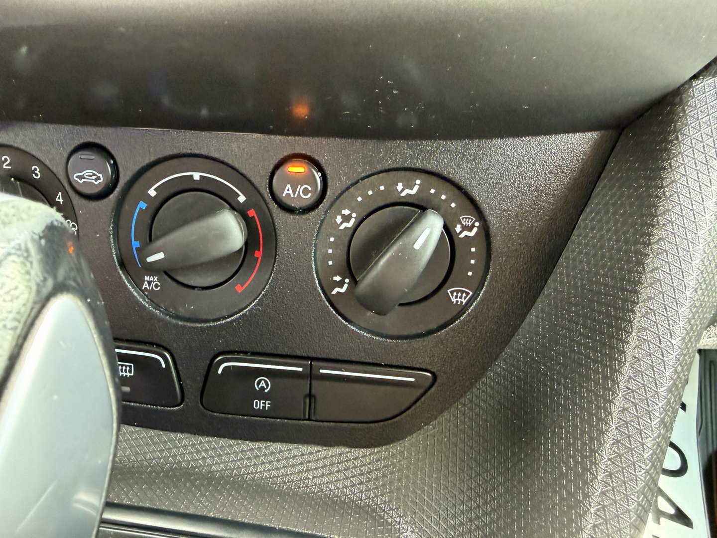 Ford Transit Connect 1.5 TDCI L2 automaat Trend HP / euro 6 / bpm vrij / vaste prijs rijklaar € 10.950 ex btw / lease vanaf € 185 / trekhaak / camera / navigatie / airco / cruise / ingerichte laadruimte