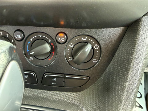 Ford Transit Connect 1.5 TDCI L2 automaat Trend HP / euro 6 / bpm vrij / vaste prijs rijklaar € 10.950 ex btw / lease vanaf € 185 / trekhaak / camera / navigatie / airco / cruise / ingerichte laadruimte