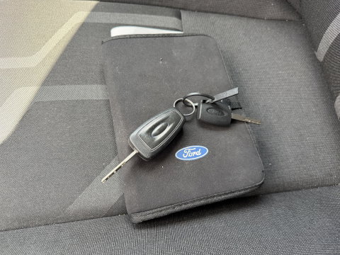 Ford Transit Connect 1.5 TDCI L2 automaat Trend HP / euro 6 / bpm vrij / vaste prijs rijklaar € 10.950 ex btw / lease vanaf € 185 / trekhaak / camera / navigatie / airco / cruise / ingerichte laadruimte