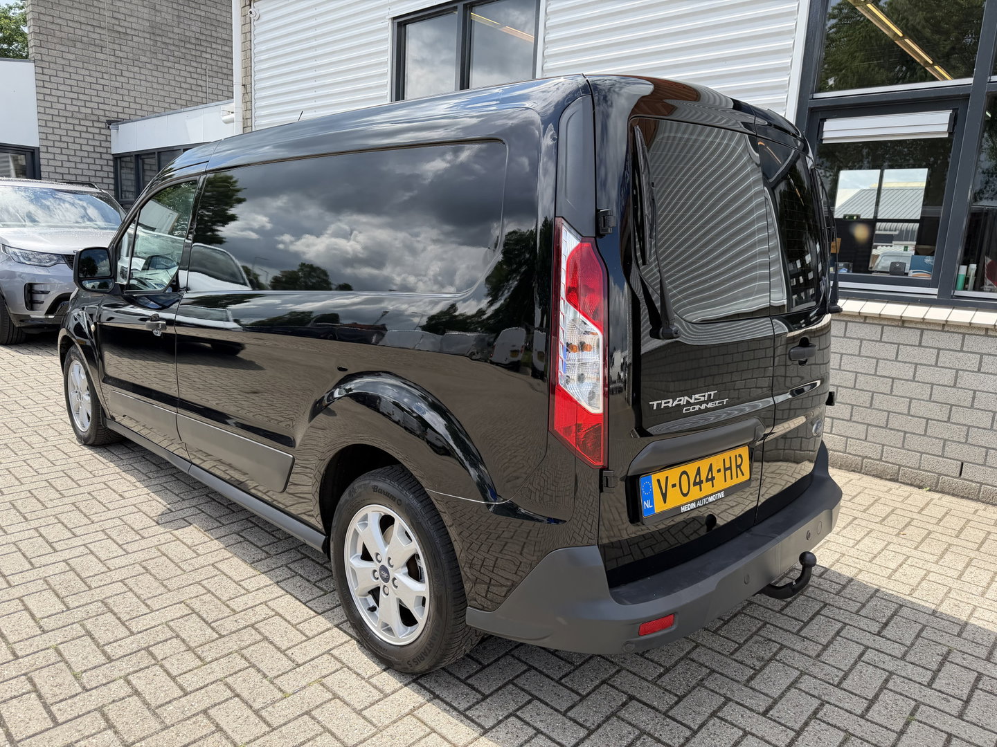 Ford Transit Connect 1.5 TDCI L2 automaat Trend HP / euro 6 / bpm vrij / vaste prijs rijklaar € 10.950 ex btw / lease vanaf € 185 / trekhaak / camera / navigatie / airco / cruise / ingerichte laadruimte