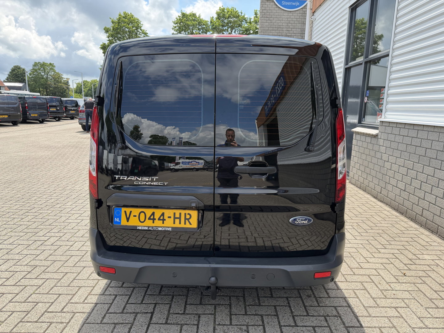 Ford Transit Connect 1.5 TDCI L2 automaat Trend HP / euro 6 / bpm vrij / vaste prijs rijklaar € 10.950 ex btw / lease vanaf € 185 / trekhaak / camera / navigatie / airco / cruise / ingerichte laadruimte