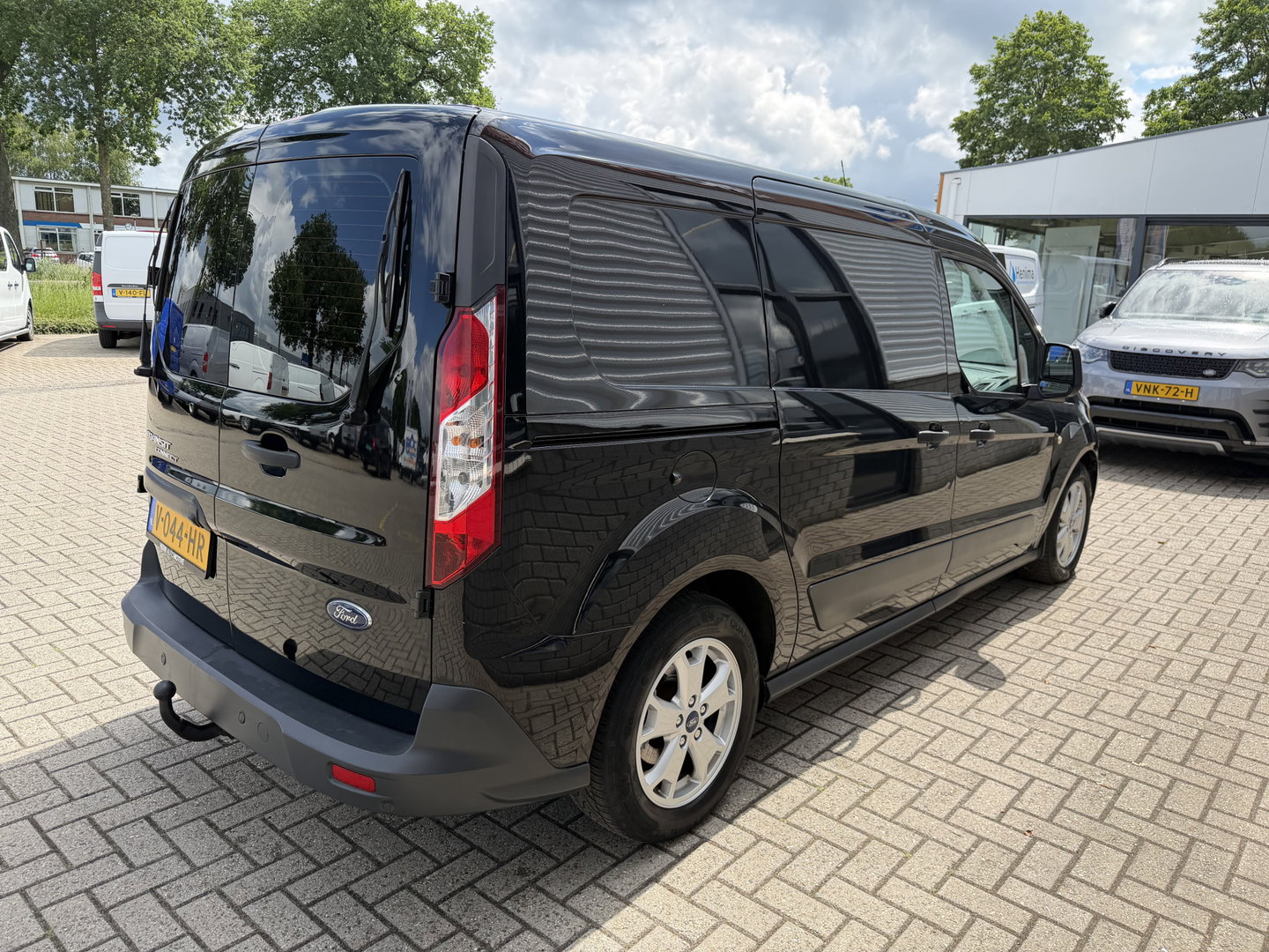 Ford Transit Connect 1.5 TDCI L2 automaat Trend HP / euro 6 / bpm vrij / vaste prijs rijklaar € 10.950 ex btw / lease vanaf € 185 / trekhaak / camera / navigatie / airco / cruise / ingerichte laadruimte