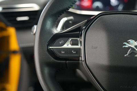 Peugeot 208 1.2 PureTech Allure Panoramadak Navigatie Full-led 24 Maanden garantie* (Vraag naar de voorwaarden)