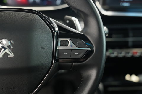 Peugeot 208 1.2 PureTech Allure Panoramadak Navigatie Full-led 24 Maanden garantie* (Vraag naar de voorwaarden)
