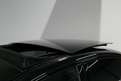 Mercedes-Benz C-Klasse 300 e AMG Line / C63s AMG Diffuser / Brabus look Grille / Panoramadak / Elektr. verstelbare voorstoelen + memory / Digital Light (Laser) / Ambienteverlichting / Stoelverwarming / Apple Carplay - Android Auto / Achteruitrijcamera / Dodehoek detectie / 20''