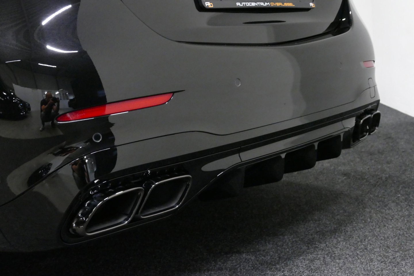 Mercedes-Benz C-Klasse 300 e AMG Line / C63s AMG Diffuser / Brabus look Grille / Panoramadak / Elektr. verstelbare voorstoelen + memory / Digital Light (Laser) / Ambienteverlichting / Stoelverwarming / Apple Carplay - Android Auto / Achteruitrijcamera / Dodehoek detectie / 20''