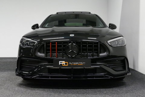 Mercedes-Benz C-Klasse 300 e AMG Line / C63s AMG Diffuser / Brabus look Grille / Panoramadak / Elektr. verstelbare voorstoelen + memory / Digital Light (Laser) / Ambienteverlichting / Stoelverwarming / Apple Carplay - Android Auto / Achteruitrijcamera / Dodehoek detectie / 20''
