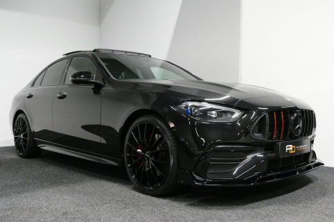 Mercedes-Benz C-Klasse 300 e AMG Line / C63s AMG Diffuser / Brabus look Grille / Panoramadak / Elektr. verstelbare voorstoelen + memory / Digital Light (Laser) / Ambienteverlichting / Stoelverwarming / Apple Carplay - Android Auto / Achteruitrijcamera / Dodehoek detectie / 20''