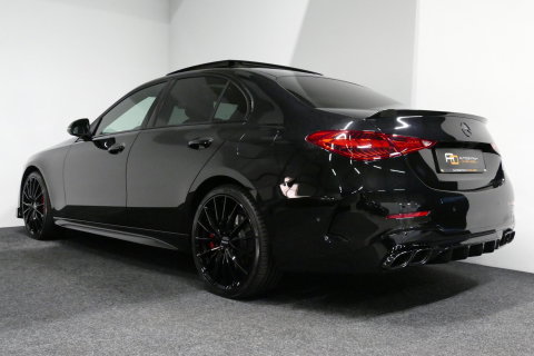 Mercedes-Benz C-Klasse 300 e AMG Line / C63s AMG Diffuser / Brabus look Grille / Panoramadak / Elektr. verstelbare voorstoelen + memory / Digital Light (Laser) / Ambienteverlichting / Stoelverwarming / Apple Carplay - Android Auto / Achteruitrijcamera / Dodehoek detectie / 20''