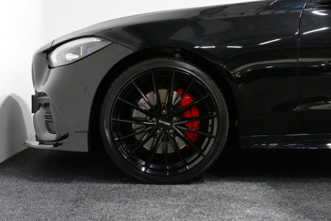 Mercedes-Benz C-Klasse 300 e AMG Line / C63s AMG Diffuser / Brabus look Grille / Panoramadak / Elektr. verstelbare voorstoelen + memory / Digital Light (Laser) / Ambienteverlichting / Stoelverwarming / Apple Carplay - Android Auto / Achteruitrijcamera / Dodehoek detectie / 20''