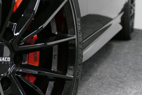 Mercedes-Benz C-Klasse 300 e AMG Line / C63s AMG Diffuser / Brabus look Grille / Panoramadak / Elektr. verstelbare voorstoelen + memory / Digital Light (Laser) / Ambienteverlichting / Stoelverwarming / Apple Carplay - Android Auto / Achteruitrijcamera / Dodehoek detectie / 20''