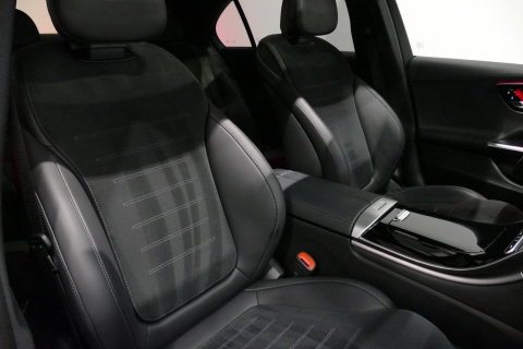 Mercedes-Benz C-Klasse 300 e AMG Line / C63s AMG Diffuser / Brabus look Grille / Panoramadak / Elektr. verstelbare voorstoelen + memory / Digital Light (Laser) / Ambienteverlichting / Stoelverwarming / Apple Carplay - Android Auto / Achteruitrijcamera / Dodehoek detectie / 20''