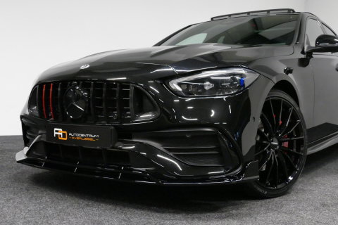 Mercedes-Benz C-Klasse 300 e AMG Line / C63s AMG Diffuser / Brabus look Grille / Panoramadak / Elektr. verstelbare voorstoelen + memory / Digital Light (Laser) / Ambienteverlichting / Stoelverwarming / Apple Carplay - Android Auto / Achteruitrijcamera / Dodehoek detectie / 20''