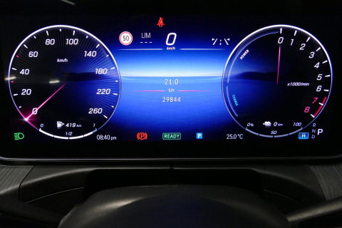 Mercedes-Benz C-Klasse 300 e AMG Line / C63s AMG Diffuser / Brabus look Grille / Panoramadak / Elektr. verstelbare voorstoelen + memory / Digital Light (Laser) / Ambienteverlichting / Stoelverwarming / Apple Carplay - Android Auto / Achteruitrijcamera / Dodehoek detectie / 20''