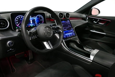 Mercedes-Benz C-Klasse 300 e AMG Line / C63s AMG Diffuser / Brabus look Grille / Panoramadak / Elektr. verstelbare voorstoelen + memory / Digital Light (Laser) / Ambienteverlichting / Stoelverwarming / Apple Carplay - Android Auto / Achteruitrijcamera / Dodehoek detectie / 20''
