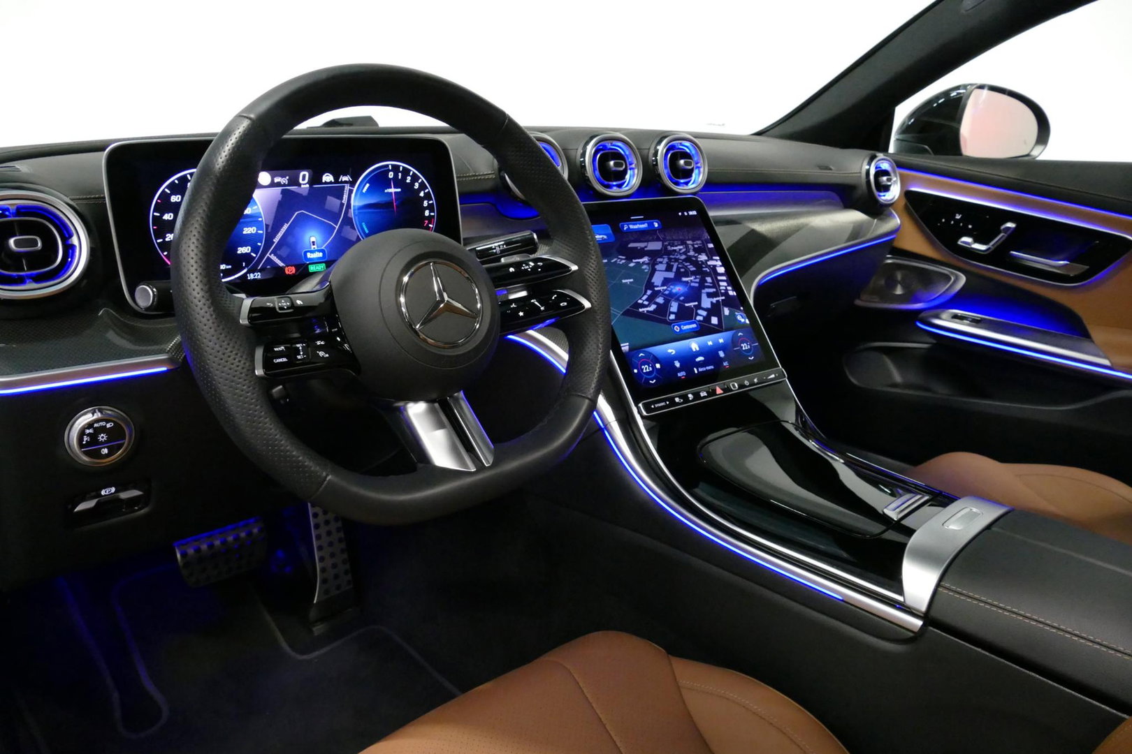 Mercedes-Benz CLE Coupé 300 e AMG Line / Maxton Design Bodykit V.2 / Panoramadak / Elektr. verstelbare voorstoelen + memory / Burmester Surround Sound / Digital Light / Trekhaak (zwenkbaar) / Rondomzichtcamera / Ambienteverlichting / Apple Carplay - Android Auto / Stuurwie