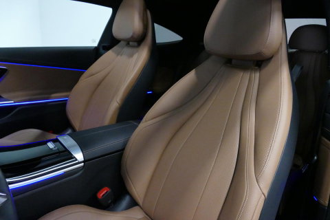 Mercedes-Benz CLE Coupé 300 e AMG Line / Maxton Design Bodykit V.2 / Panoramadak / Elektr. verstelbare voorstoelen + memory / Burmester Surround Sound / Digital Light / Trekhaak (zwenkbaar) / Rondomzichtcamera / Ambienteverlichting / Apple Carplay - Android Auto / Stuurwie