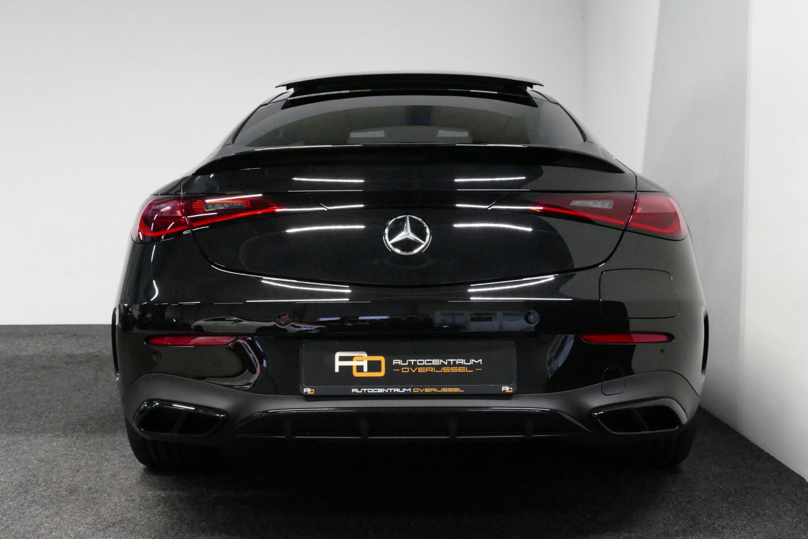 Mercedes-Benz CLE Coupé 300 e AMG Line / Maxton Design Bodykit V.2 / Panoramadak / Elektr. verstelbare voorstoelen + memory / Burmester Surround Sound / Digital Light / Trekhaak (zwenkbaar) / Rondomzichtcamera / Ambienteverlichting / Apple Carplay - Android Auto / Stuurwie