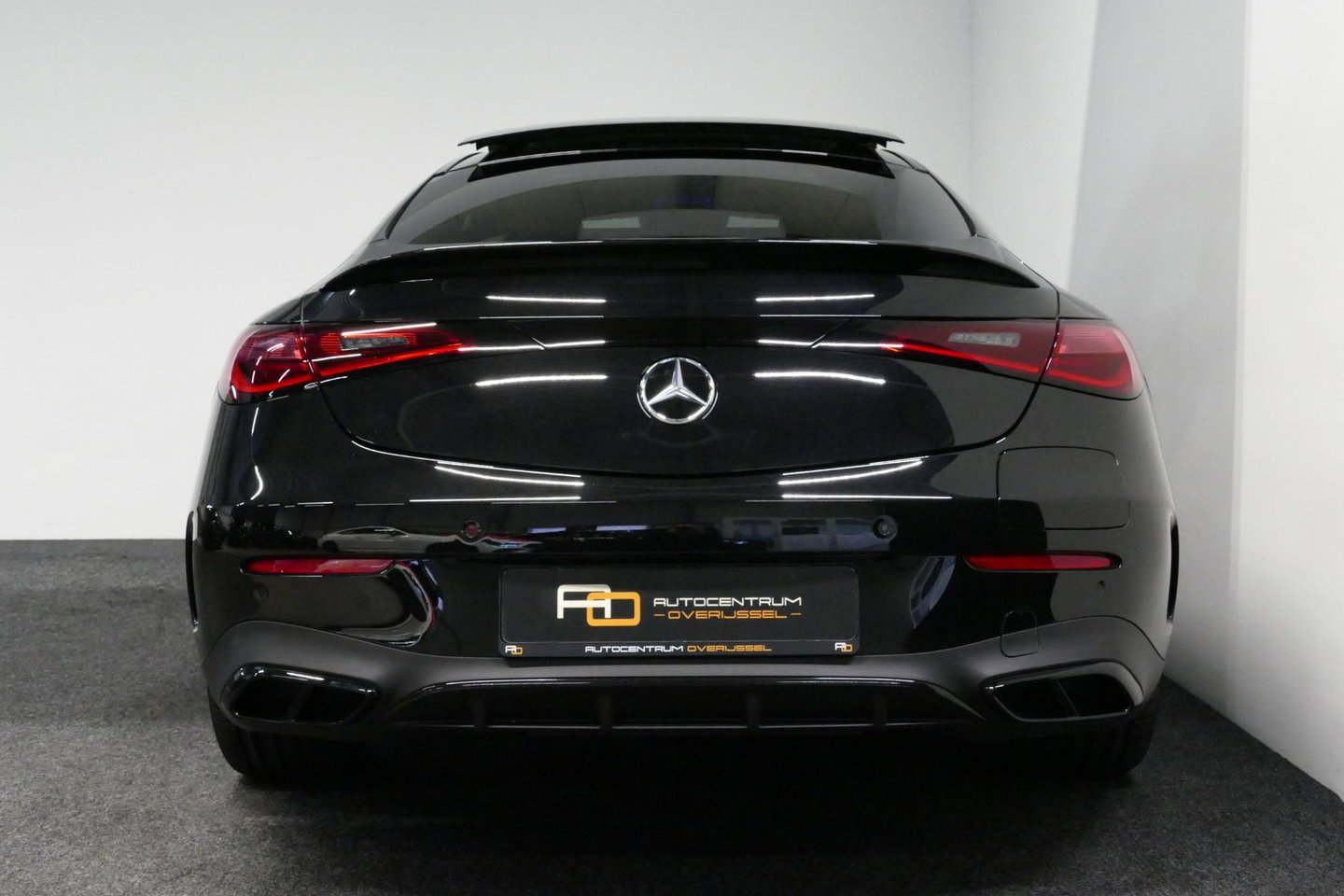 Mercedes-Benz CLE Coupé 300 e AMG Line / Maxton Design Bodykit V.2 / Panoramadak / Elektr. verstelbare voorstoelen + memory / Burmester Surround Sound / Digital Light / Trekhaak (zwenkbaar) / Rondomzichtcamera / Ambienteverlichting / Apple Carplay - Android Auto / Stuurwie
